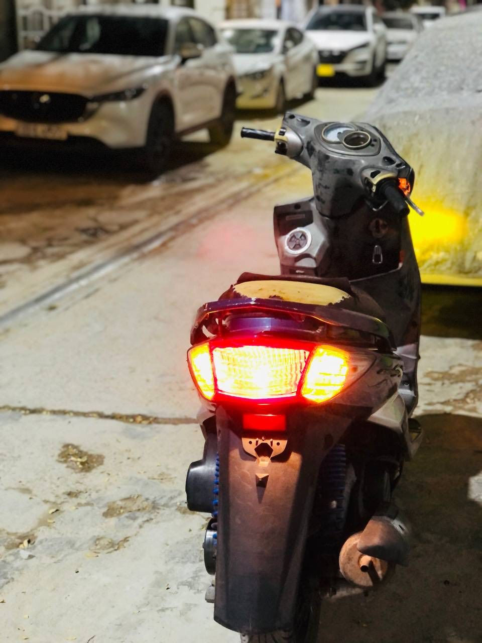 سلام عليكم دراجه سكنز فحل الدراجه بلاديه مصار هواي من نزلتها من الرمبه دراجه مكينتها خرسه الدراجه كلها بلاد دراجه كفاله عامه من كلشي من ضفيره لا واير مكطوع ولا واير مجطل زلغ ما بيها دراجه عليها ادامه كامله من نوزل و جويتر و فيت بم و تايرات وكلجات رياضي كلش قويات دراجه نكره بكل وقت ومداريها كلش و ما تعرف شنو يعني العطل الدراجه نصبتها تخبل شراي بيك خير وتدلل ولحد يصير لوتي السعر ٦٥٠ ويها مجال  مكاني صليخ ال ٦٠٠


**إذا كنت صاحب هذا الإعلان وتريد حذفه لأي سبب، رجاءا أرسل رسالة إلى الدعم الفني**