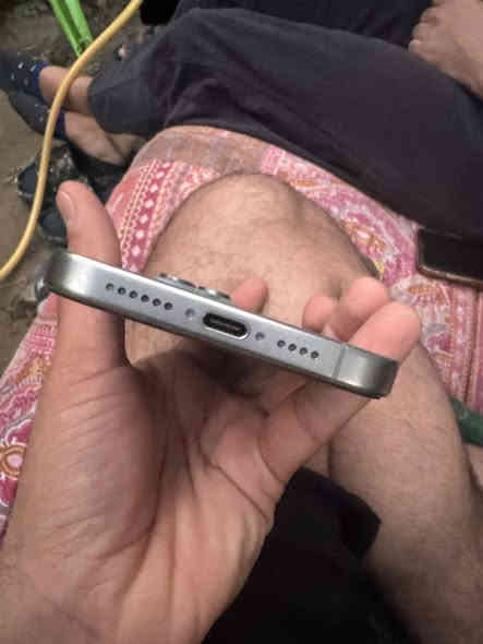 جهاز 15 برو ماكس نضيف بطارية 89 مساحته256 كرتونته ويا لستفسار علرقم. ***********
