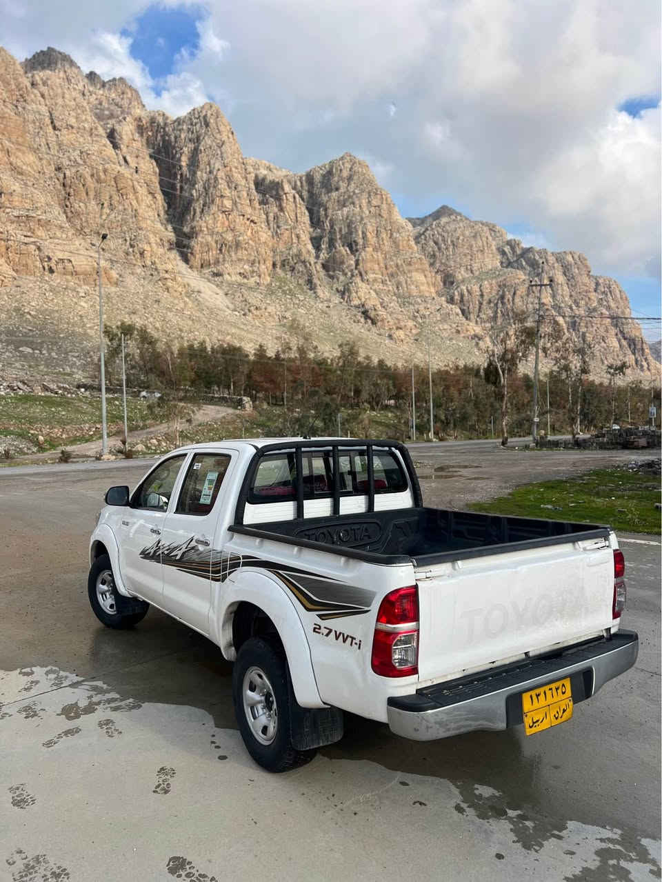 بسم الله الرحمن الرحيم(***********)
مەرزیە 2013 مەکینە گاز ئینجکتەر و سۆپەر بیلاد
بێ بۆیاغ پارچەکانی زۆر جوانن بەس قونە بۆدی تعدیلە
مەکینەی تازە تەعمیر کراوە زۆر مەزبووتە
پێشی قرچێکی بچوکی هەیە زۆر نییە هەر چاک نەکراوە
سنوی تا ٢٠٢٨ تازەیە تحویل و غرامە بەشەرت 
سعری ١٥٣ کەمێک مەجال شوێن رانیە 
بەس فرۆشتنە ئالوگۆر ناکەم گەر مشتەری تێل بکە
*********** ڤایبەر و واتسئاپی لەسەرە رانية, السليمانية
