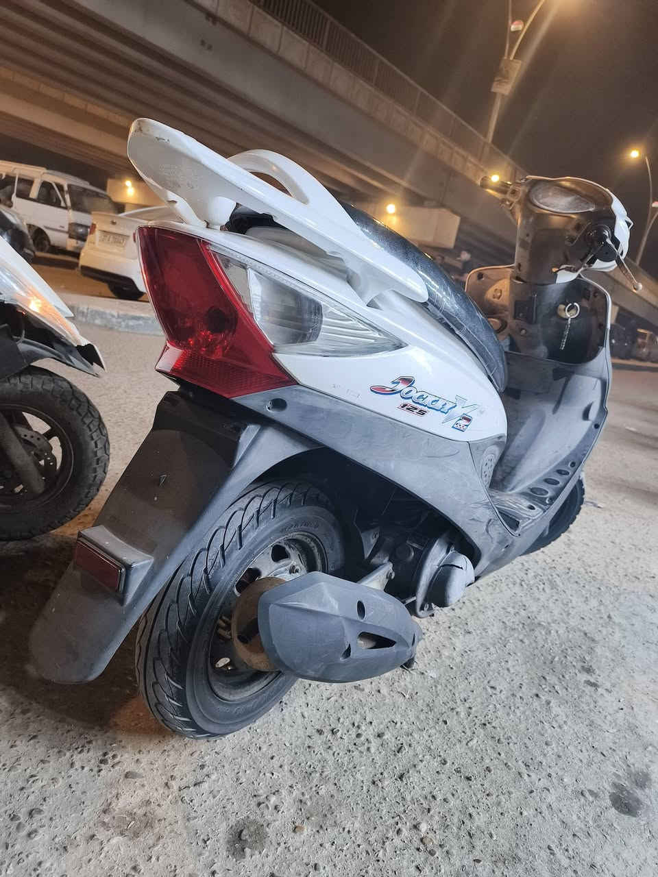 السلام عليكم متاح دراجه كامكو v2 صار ٤ أشهر من طلعته من الرمبه السعر ٨٥٠ الشراي يتصل ***********
