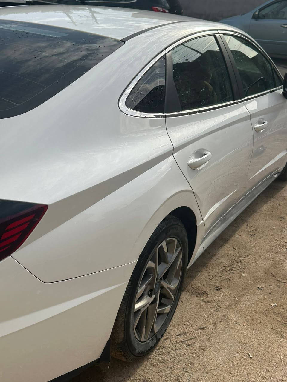 سياره سوناتا وارد  خليجي مديل20 مالت اقصاد استقطاع مباشر وراعيها موجود بغداد بشهر ال12 تصير حره مكينتها 2000 السياره كفاله بيها فقط بارد بل باب الخلفي صفحت الايسرى  العبري عاديه  مابيها مواصفاتت
سعر 172 وبيها مجال للشراي***********
