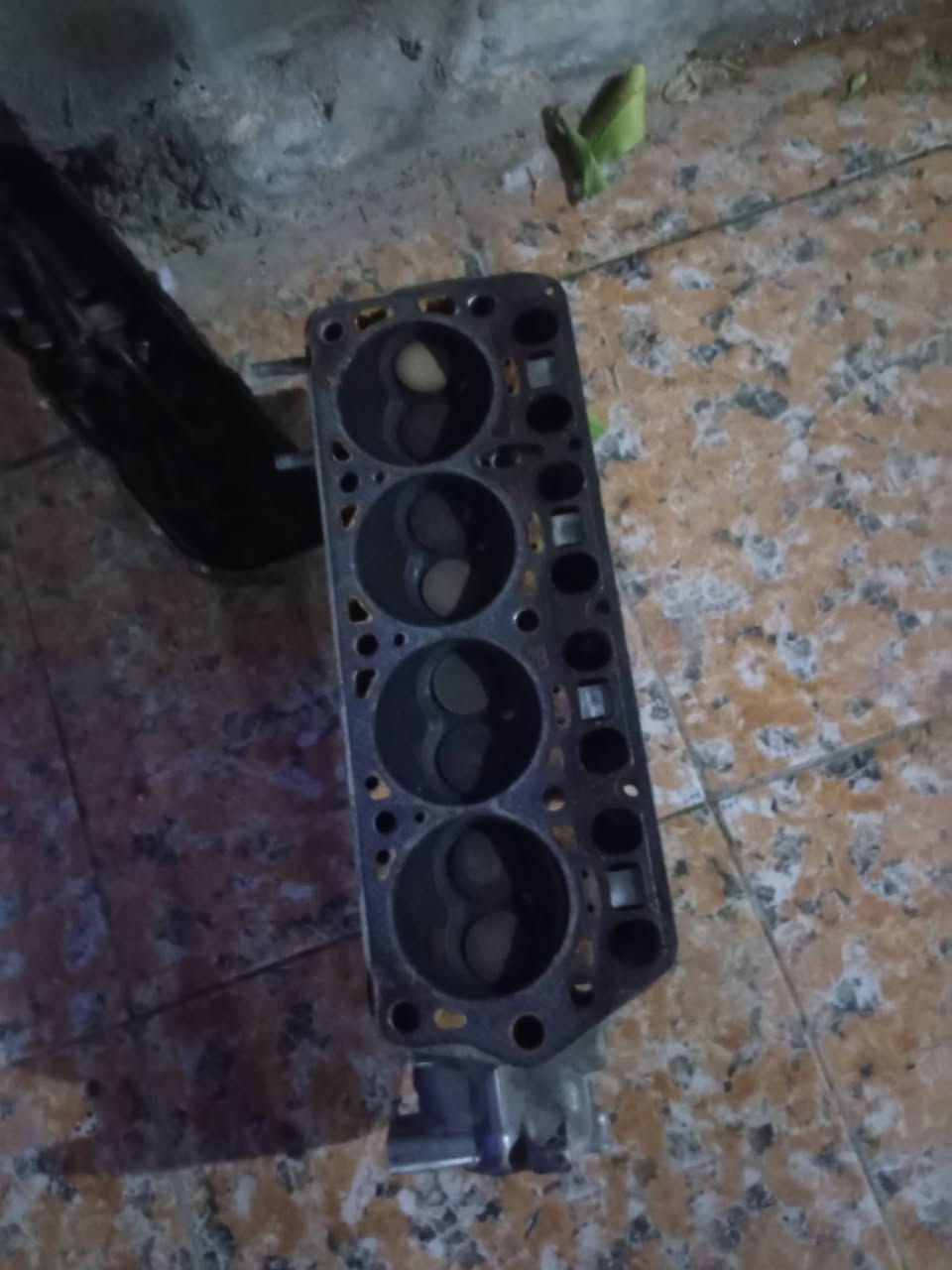 السلام عليكم كوره فتون للبيع استندر شرط جديد ع الشد السعر 60مكان بابل الكفل/م ***********
