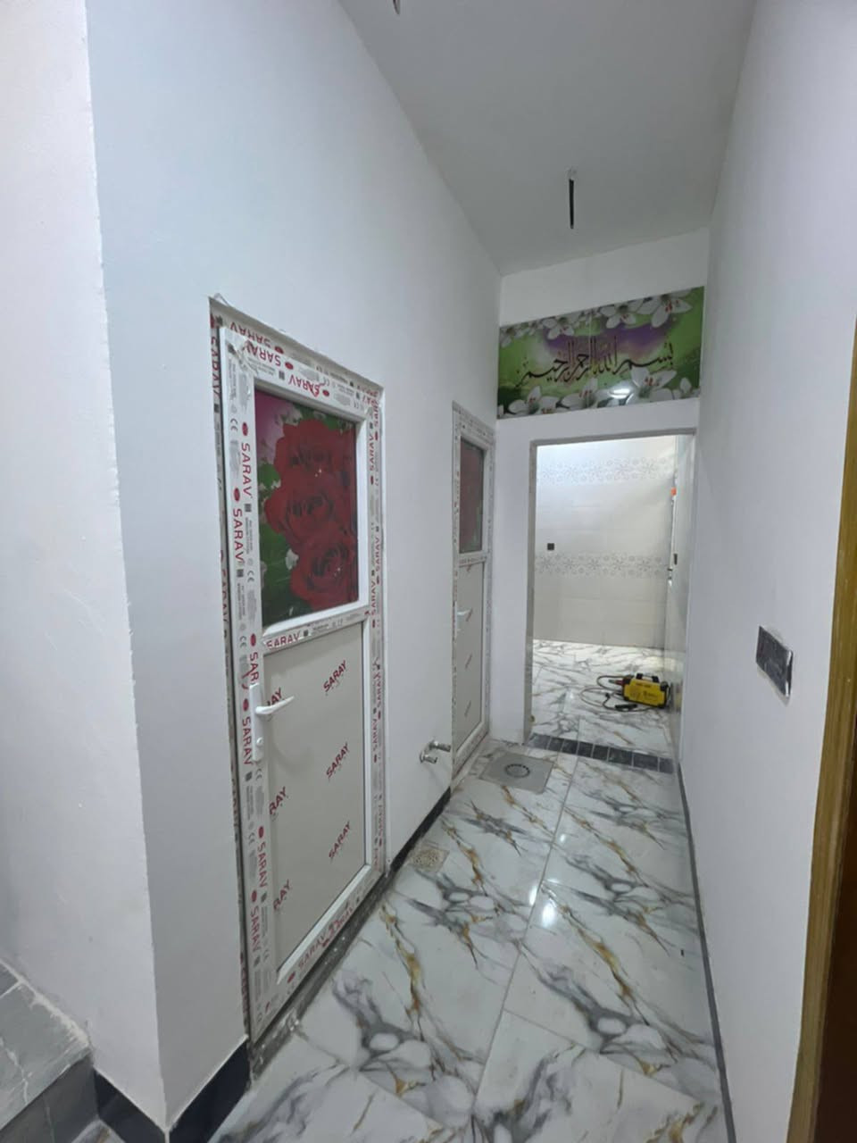 بيت للبيع مساحه ١٠٠ م طابو زراعي سند ٢٥ بناء جديد طابق واحد يحتوي على استقبال وصاله ومطبخ وغرف نوم وصحيات 
سعره ٨٠ مليون. عنوان كربلاء البوبيات عمود ٦٠ قرب أسواق برتقاله   أي استفسار اتصل *********** نستقبل جميع العروض في انحاء كربلاء.
