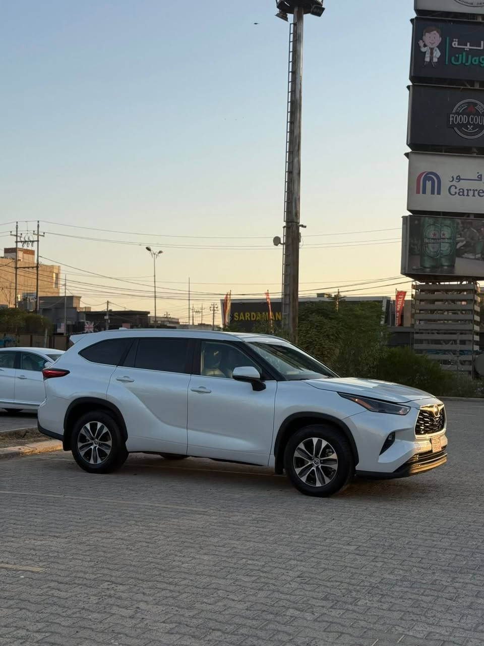 🔥 TOYOTA HIGHLANDER XLE 🔥
💎 تایبەتمەندییەکان / المواصفات:

✅ مۆدێل / الموديل: 2023

✅ جۆر / الفئة: XLE - AWD (دفع رباعي)

✅ ڕەنگ / اللون: سپی - ناوی ڕەساسی (أبيض - داخل رصاصي)

✅ مەسافە / المسافة: 58,000 میل (Miles)

✅ بزوێنەر / المحرك: 4 پستۆن (4 سلندر)

🛠 تێبینی / ملاحظة:

بێ بۆیاخ، %100 بە شەرت (صندوق گۆڕدراو بە بلادی).

بدون صبغ، 100% بشرط (الصندوق مبدل بلادي).

📄 تایبەتمەندی تر / معلومات أخرى:

ڕەقەم هەولێر (مرقم أربيل)

سەنەوی و هەزە نوێ (سنوية وهزة جديدة)

📍 شوێن / العنوان: هەولێر (أربيل)

💰 نرخ / السعر: 32,900 $ (٣٢٩ وەرەقە)

📞 پەیوەندی / للإتصال:

📲 ***********

💬 *********** (WhatsApp/واتسئەپ)
