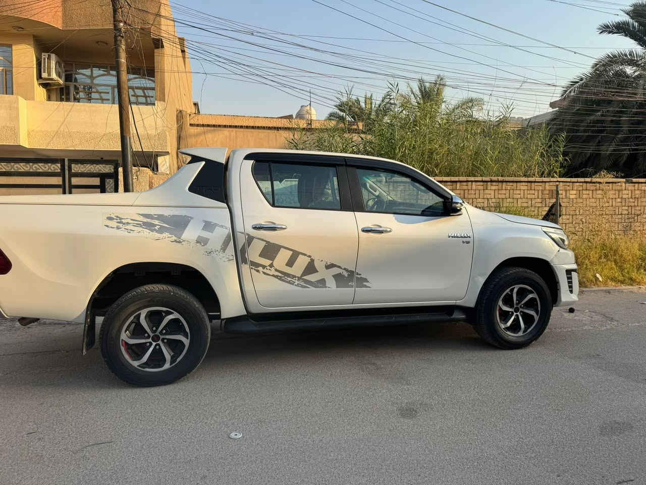 السلام عليكم بيكم هيلوكس 6سلندر TRD كويتي رقم بغداد مديل 2018 بيها رصعه بلجاملغ ولباقي مكفول لسعر 275 مكانها بغداد لمشتل مبايل ‭***********‬
