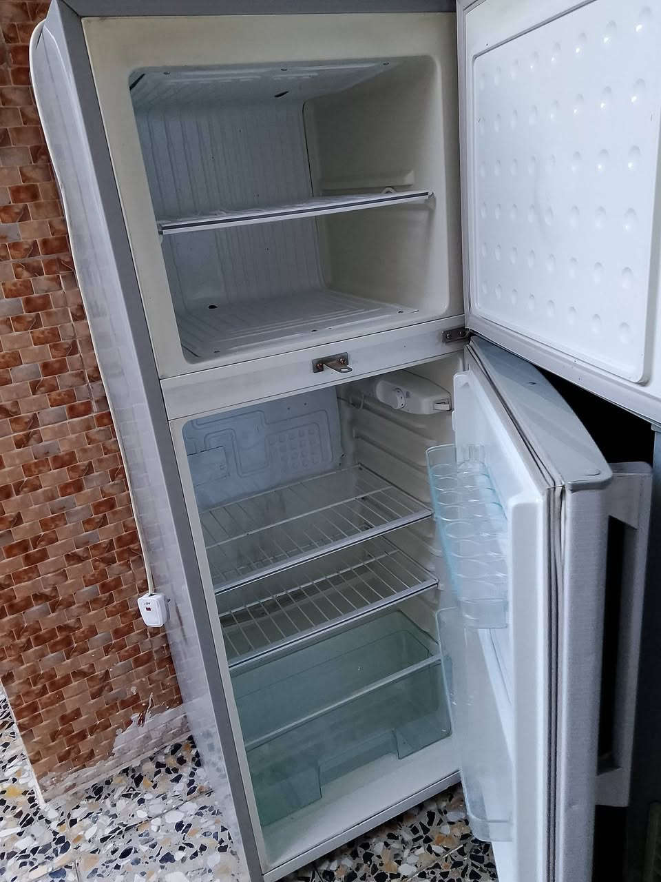 ثلاجه حجم وسط نضيفه شغاله للبيع 200 وبيهه مجال


**إذا كنت صاحب هذا الإعلان وتريد حذفه لأي سبب، رجاءا أرسل رسالة إلى الدعم الفني**