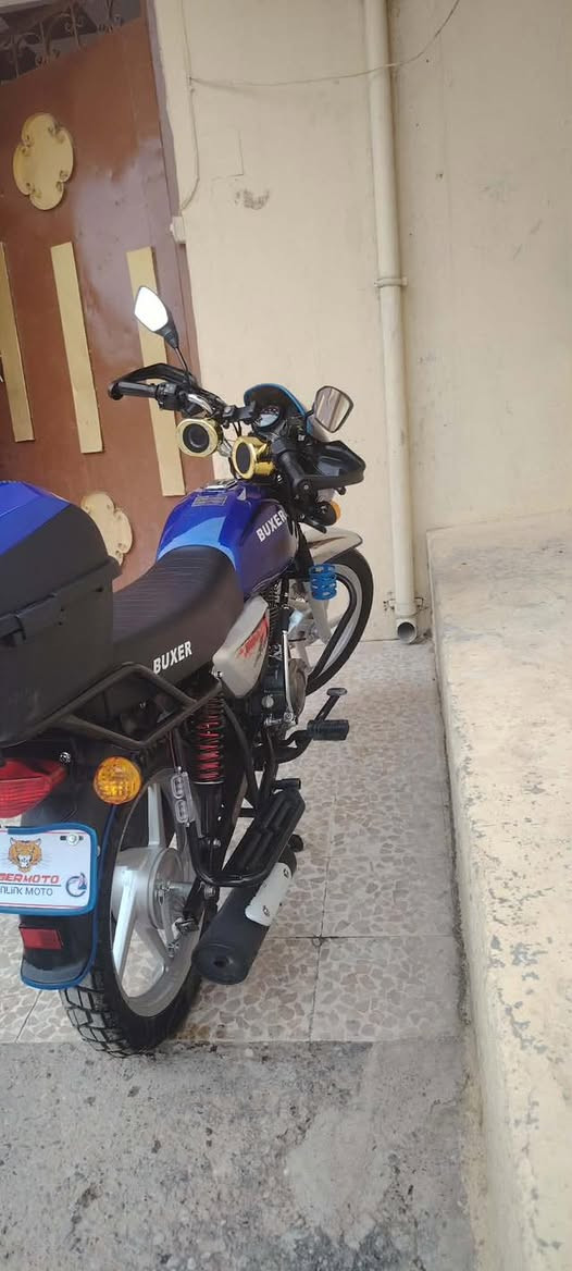 بوكسر شهرين مستخدم بشرط برغي مافاتح سعر مليون 75 فول نضيف الرقم ***********
