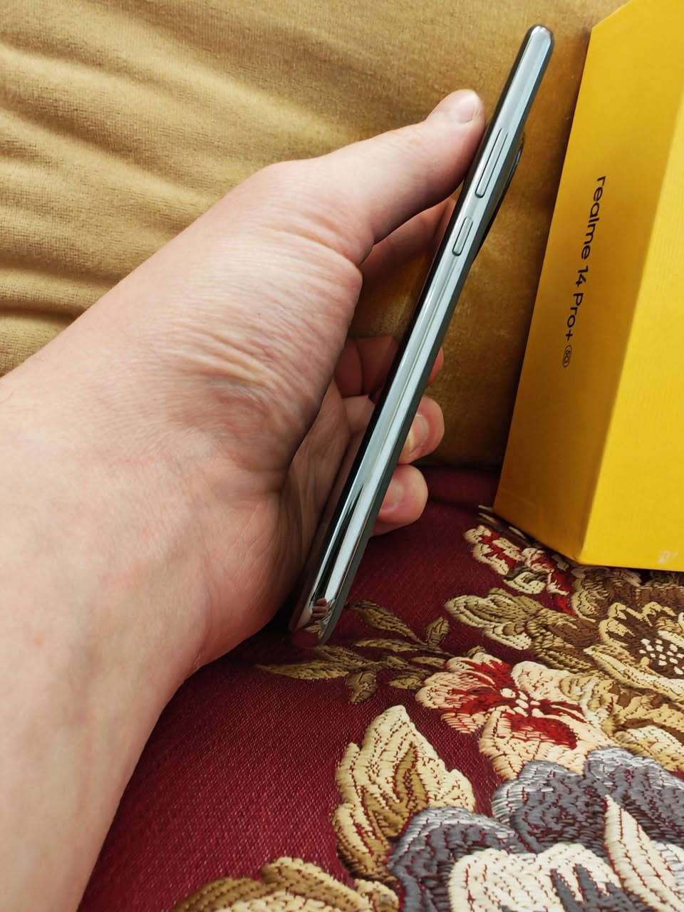 سلام عليكم للبيع أو مراوس ريلمي 14 برو بلاس ذاكرة 512 الجهاز مكفول من كلشي ملحقات  نضافته 💯💯 السعر 440 وبي مجال مكاني كربلاء للتواصل على الرقم ***********
