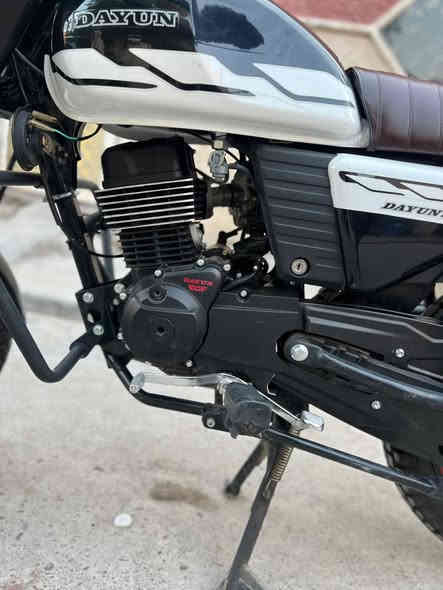 دراجة دايوان جبلي رقم وسنويه بأسمي ثاني يوم احولك دراجه خير من الله ماشيه 6 الف اخت الزيرو ما مشتغله دلفري ابد ولا شايفه صندوك 
السعر 28000 مليونين وثمنميه وبيهه مجال 
عنواني بغداد الشعب مقابيل المحكمه 
رقمي ***********
اتصل وبيك خير وادلل
