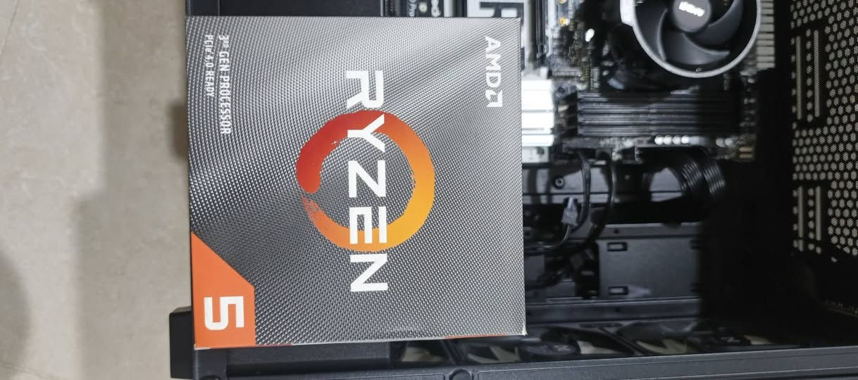 سلام عليكم
قطع حاسبة لبيع
معالج r5 3600 Box ب 100 الف 
بورد Asrock X370 pro 4 ب 100 الف
رامات 2*8  ب 85 الف
مكاني  بغداد دورة حي دجله يوجد توصيل داخل بغداد فقط ***********
