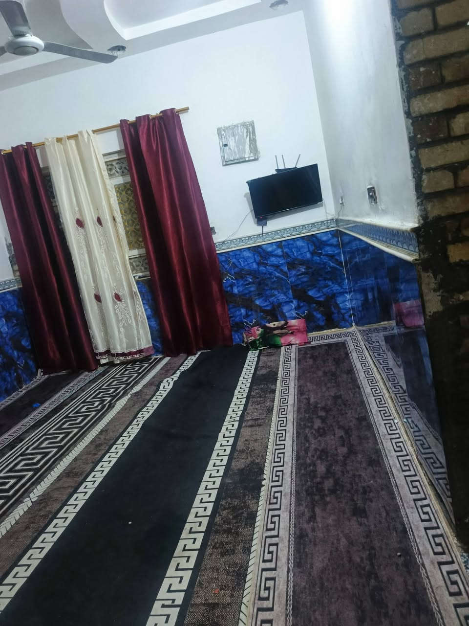 ياالله
سلام عليكم
البيت البيع طابو صرف
مساحه((200)) متر بناء حديث
يحتوي على استقبال وصاله ومطبخ
وغرفتين نوم صحيات داخليه و صحيات 
خارجيه طابق ثاني غرفتين نوم وصاله 
الماجديه سيد عاشور قرب ٤سايدات سيد جميل استفسار اتصل ((***********) (
((***********)) اخوكم أبو عراق....
