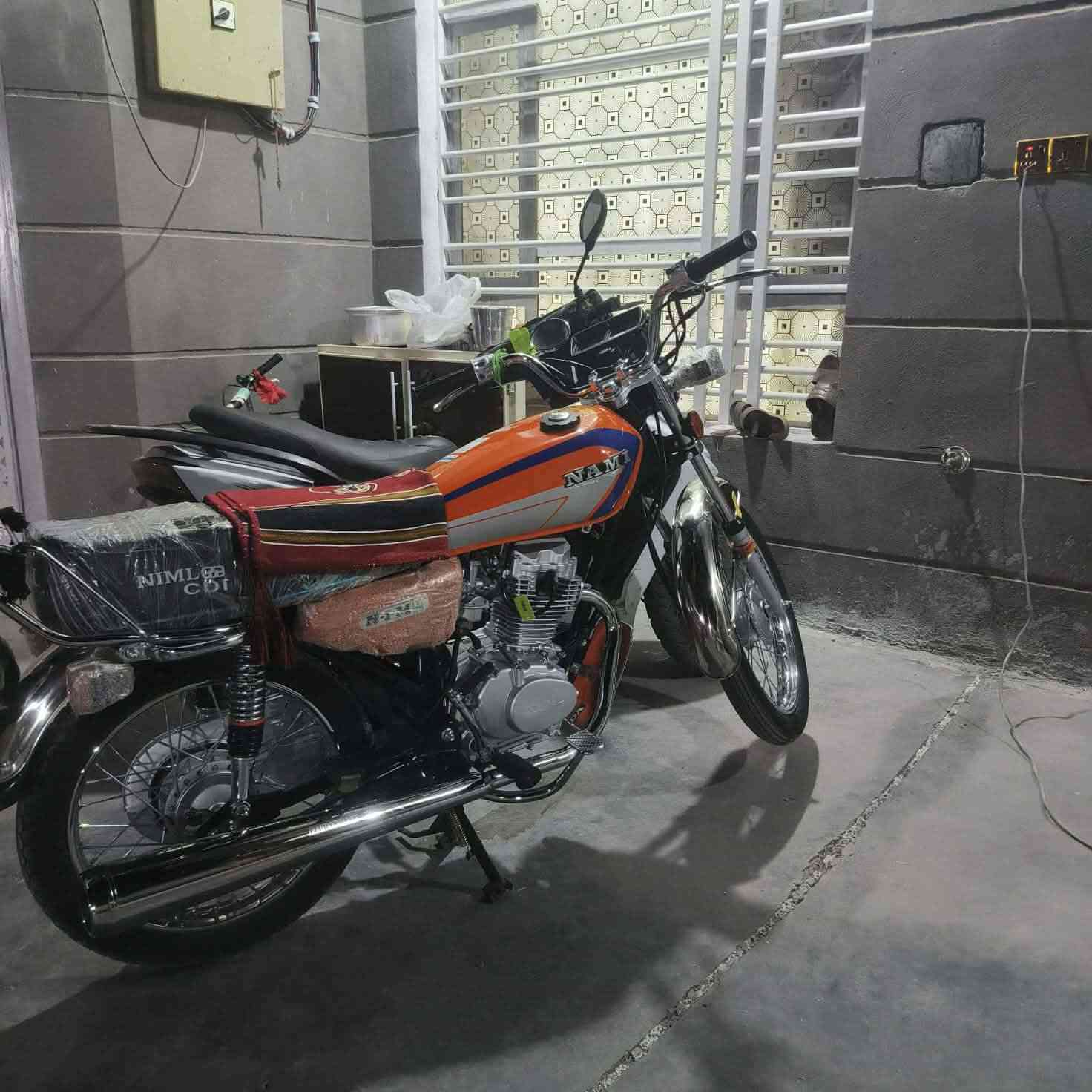 السلام عليكم 
نامه موديل 25 
كفاله عامه حته من الزلغ
15 يوم من طالعه يعني ب 26 
لون مميز 
السعر 650 وبيهه مجال شيء قليل 
مكانيي مسيب 
***********
