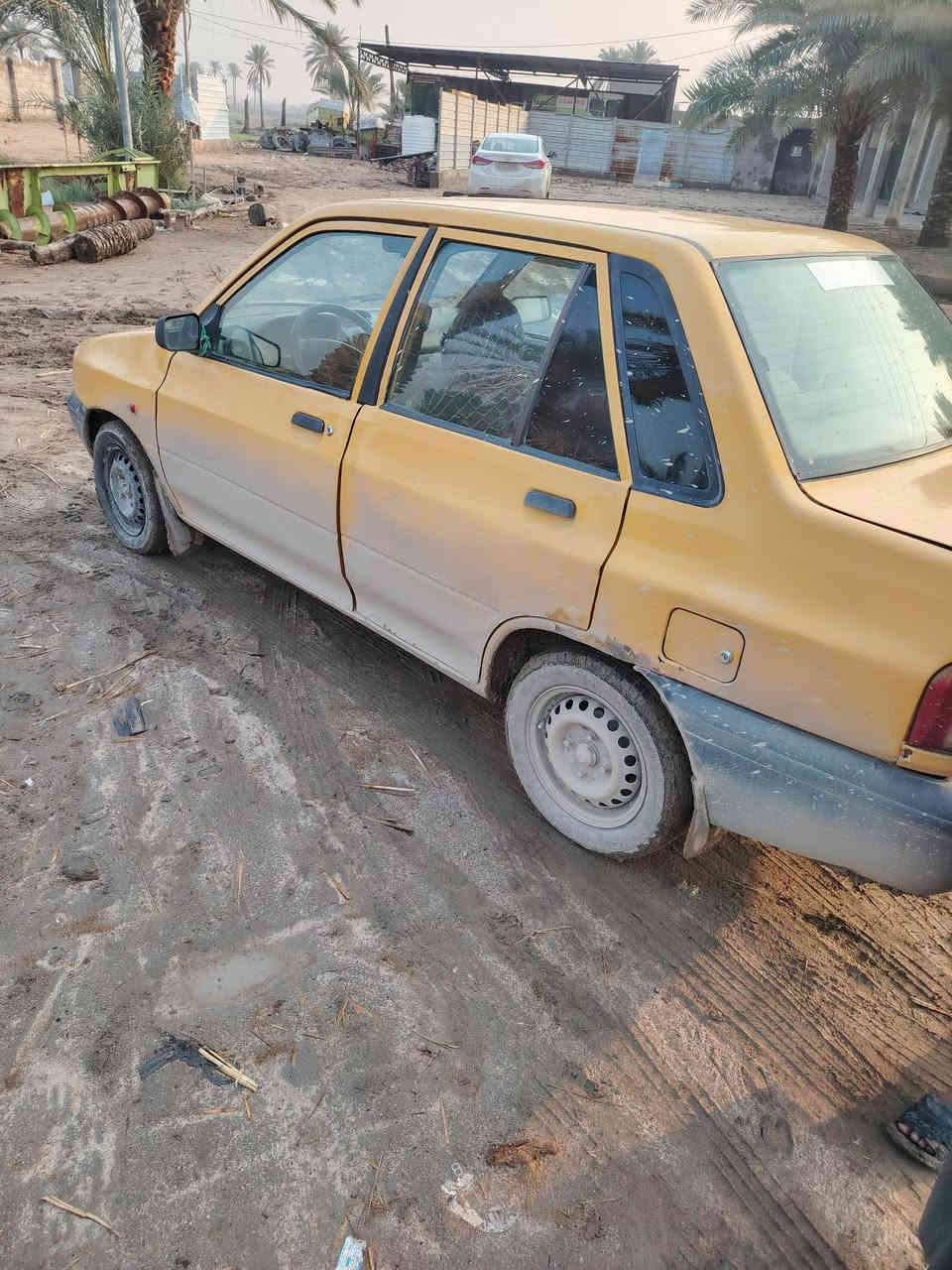 السلام عليكم 
سايبة للبيع 2012 السيارة حلوة بس لان مطينة ما مبينة مصفرة هيئة وغرامات دواخل حلوة السيارة ما ناقصة شي فقط السنوية منتهية مدتها السعر 27 
للاستفسار اكثر *********** رقم صاحب السيارة غير متواجد على الفيس مكلف
