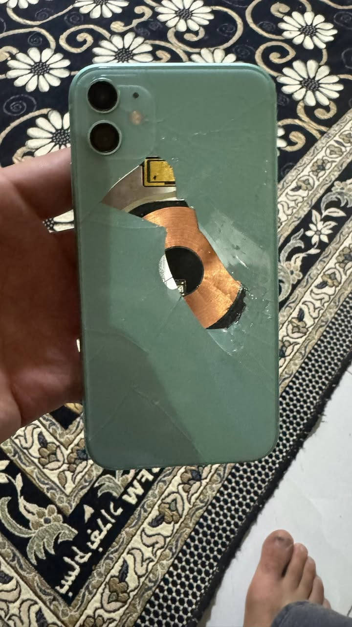 📱 للبيع iPhone 11 أخضر - 128GB
🔹 السعة: 128GB
🔹 اللون: أخضر
🔹 البطارية: 100%
🔹 Face ID يعمل بصورة ممتازة
🔹 الجهاز مفتوح على جميع الشبكات
🔹 الشاشة تعمل بشكل ممتاز
🔹 الكاميرات تعمل بشكل طبيعي
🔹 السماعات والصوت ممتازة
🔹 الجهاز سريع وسلس بالاستخدام
وملاحظه الجهاز دبل سيمكارت
⚠️ الملاحظات:

* الزجاج الخلفي مكسور كما موضح بالصور.
* زر خفض الصوت يحتاج تصليح.
* باقي وظائف الجهاز تعمل بشكل طبيعي.

💰 السعر 200الف دينار عراقي

📍 العنوان:
البصرة - البراضعية

📞 رقم الهاتف:
***********

للاستفسار أو المعاينة يرجى الاتصال أو مراسلتي على الواتساب.

