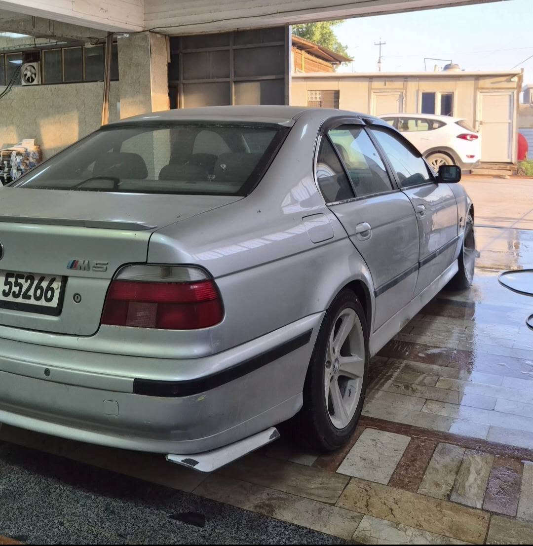 E39 525i 2002 
سيارة جاهزة من كلشي كير ومكينة وكهربائي بحالة فوك الممتازة والياخذها يتونس بيها.
بيها نواقص جدا بسيطة متأثر على شغلها 
نقصها الفان مال التبريد متوقف .
نظافة الغرفة من جلد وكشنات ودشبول 90%
مكانها الحلة 
88$ وبيها مجال بسيط والشراي يتدلل.
***********
الشراي كل الهلا بي ويدلل بعيوني والمو شراي بس يحب يسال رجائا السيارة معروضة للبيع مو للسوالف
وبخدمة الطيبين
