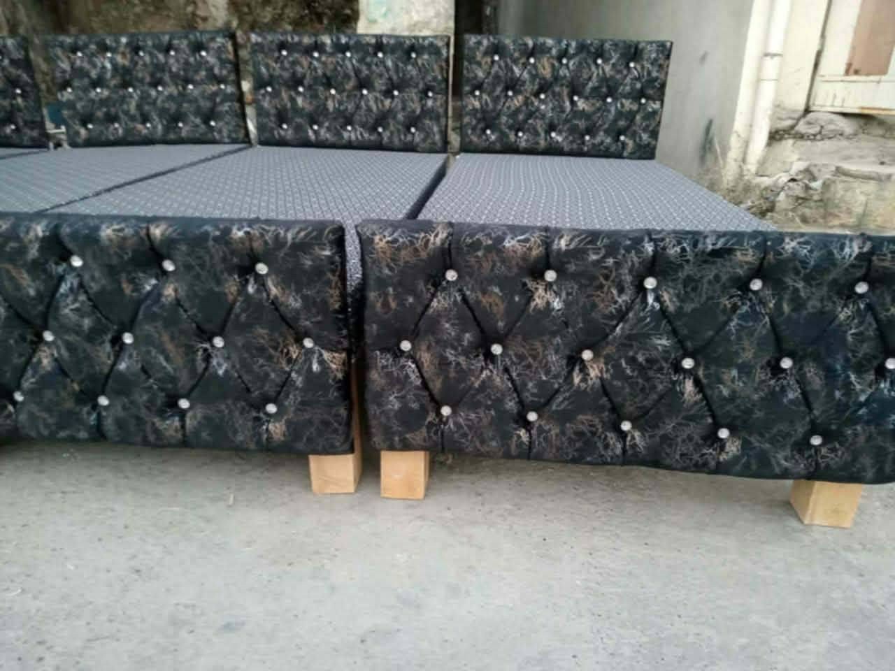 عرض خاص تخت نفر خشب عراقي جديد بلوك احمر _16 ملم
رجلين 6_3×3_
السعر_ 55_مع التوصيل داخل الموصل  الون حسب طلب للحجز خاص

ملاحضه 
الون حسب طلب الزبون @إشارة


**إذا كنت صاحب هذا الإعلان وتريد حذفه لأي سبب، رجاءا أرسل رسالة إلى الدعم الفني**