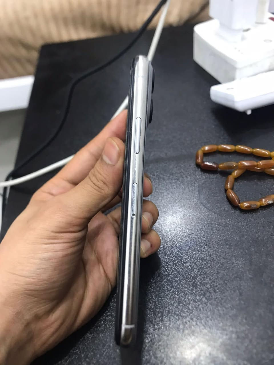 السلام عليكم ايفون x للبيع ذاكرة 256مبدل شاشة وبطاريه اصليات وهاذي لزگه الي بالضهر كارتون موجود ويا السعر 145وبي مجال مكاني ابي الخصيب وتوصيل موجود هم *********** للتواصل واتساب فقط
