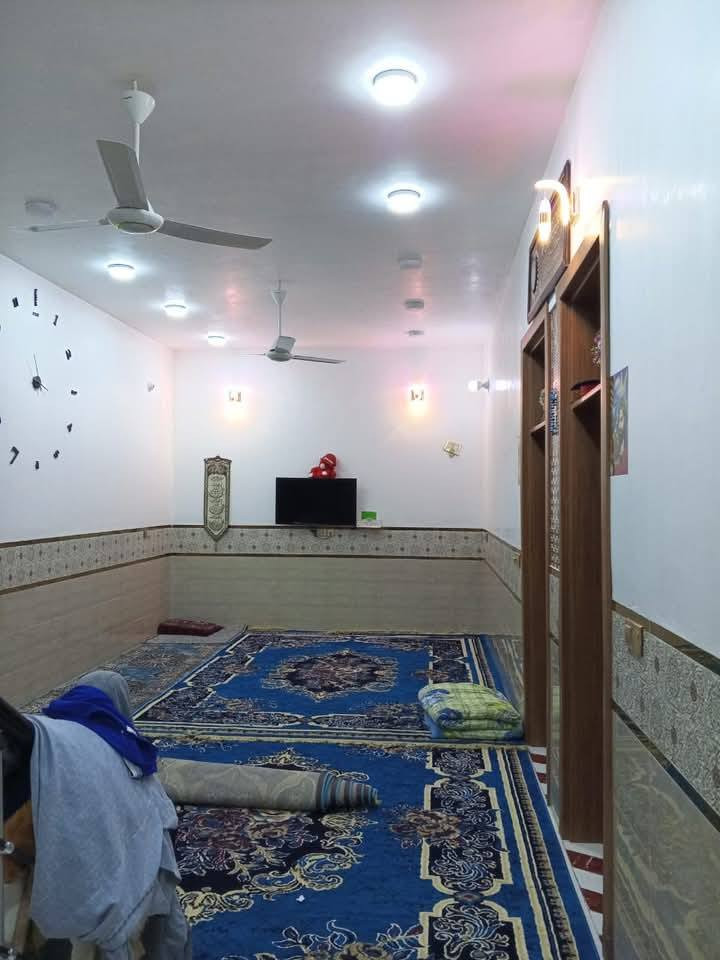 بيت جديد للبيع على طريق السنيه مساحة 300م بناء 2غرف وصاله مطبخ واستقبال وحمام طارمه حلوه تفاصيل أكثر على رقم ***********
