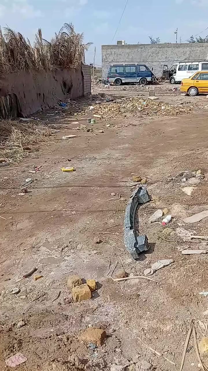 قطعة ٢٠٠ م ركن  بالصخين مقابل السيطرة القديمة تبعد عن الشارع الرئيسي ٨٠ م تقريبا. بنص السكن والشراي يتصل ***********
