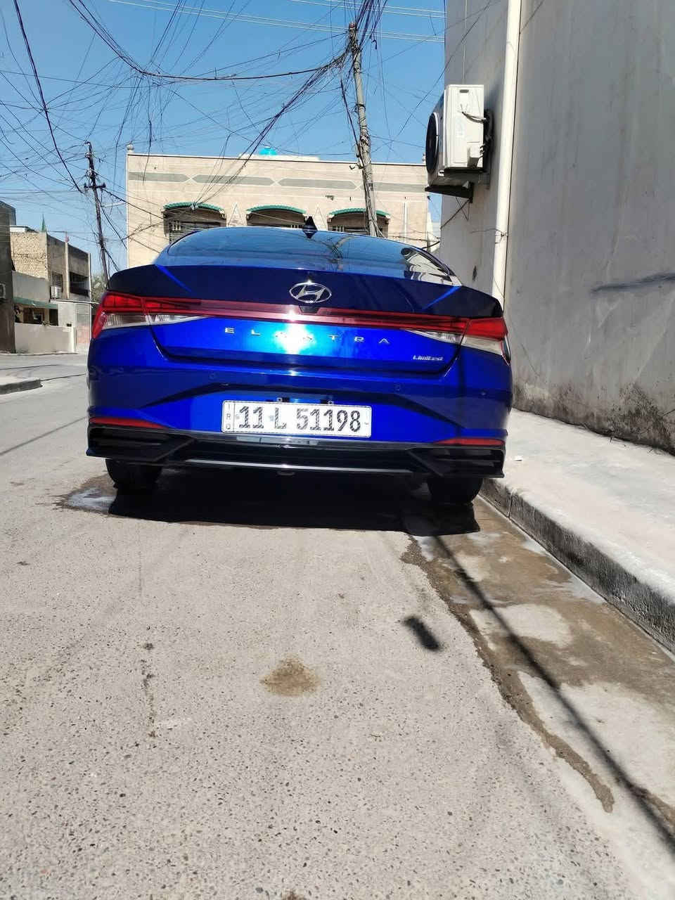 عندي إلنترا موديل ٢٠٢٣ للبيع
وارد امريكي بيها جاملغ امامي ايمن مبدل.. 

وربع بنيد مصبوغ.. وربع باب ايمن مصبوغ..

ايرباك ستيرن ودشبول وبرده..

فول لمتد 1/1 رقم بغداد انكليزي بأسمي..

ماشيه السياره 20,000 

مكان السياره بغداد جديده اي سؤال ع هذا الرقم..

***********
