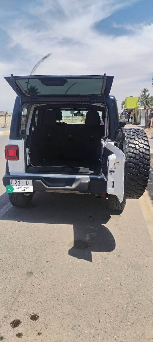 السلام عليكم
جيب رانكلر موديل 2023
رقم سليمانية 
 

‏Jeep Wrangler 
‏2023     3.6

حجم المكينه : 6 سلندر
ماشيه ٢٧ الف ميل 
                       الضرر : بنيد مبدل بلادي  شرط بدون صبغ 
                  
مواصفات سپورت 

بصمه 
.كشافات 
.هيتر بالاستيرن 
. شاشه 
.هيترات بالكشنات
سياره حيل نضيف 
مكان السياره ديالى بعقوبة
سعر 330$
 
 📞***********
