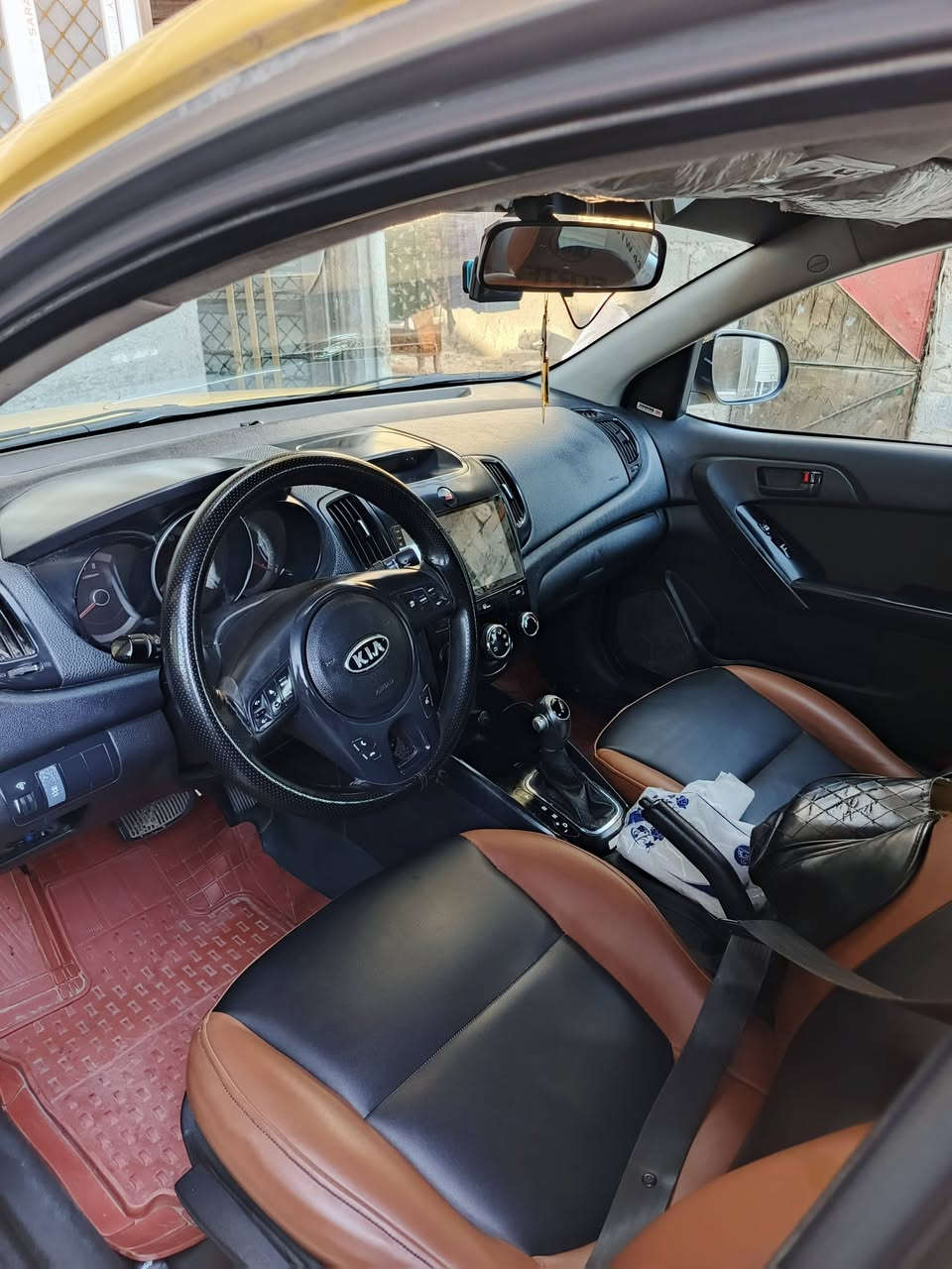 فورتي موديل 2012وارد امريكي سياره خير من الله نضيفه كامله مكمله دوشمه جديده سياره مصفره من كلشي 
السعر 95وبيه مجال لشراي
التواصل ***********
