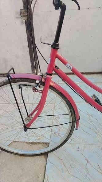 سلام عليكم اخوان باسكلBD مديل20019باسكل نضيف كلش لون مثل ما واضح بل تصوير لون مميز سعره 180لشراي بيه خير ويدلل لخاص مفتوح رقم ***********
