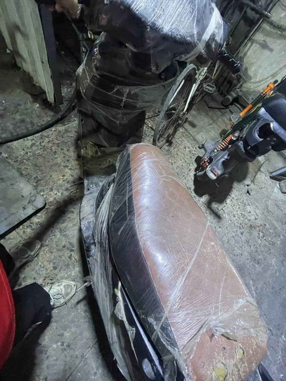 فضائي نكره سلف مكفوله  كفرات حلوه يرادلها غسله كلشي بيها بلادي نقص بس بس بريكات سعرهن قليل سعر دراجه 300 وبيها مجال لل شراي *********** مكاني بغداد كريعات
