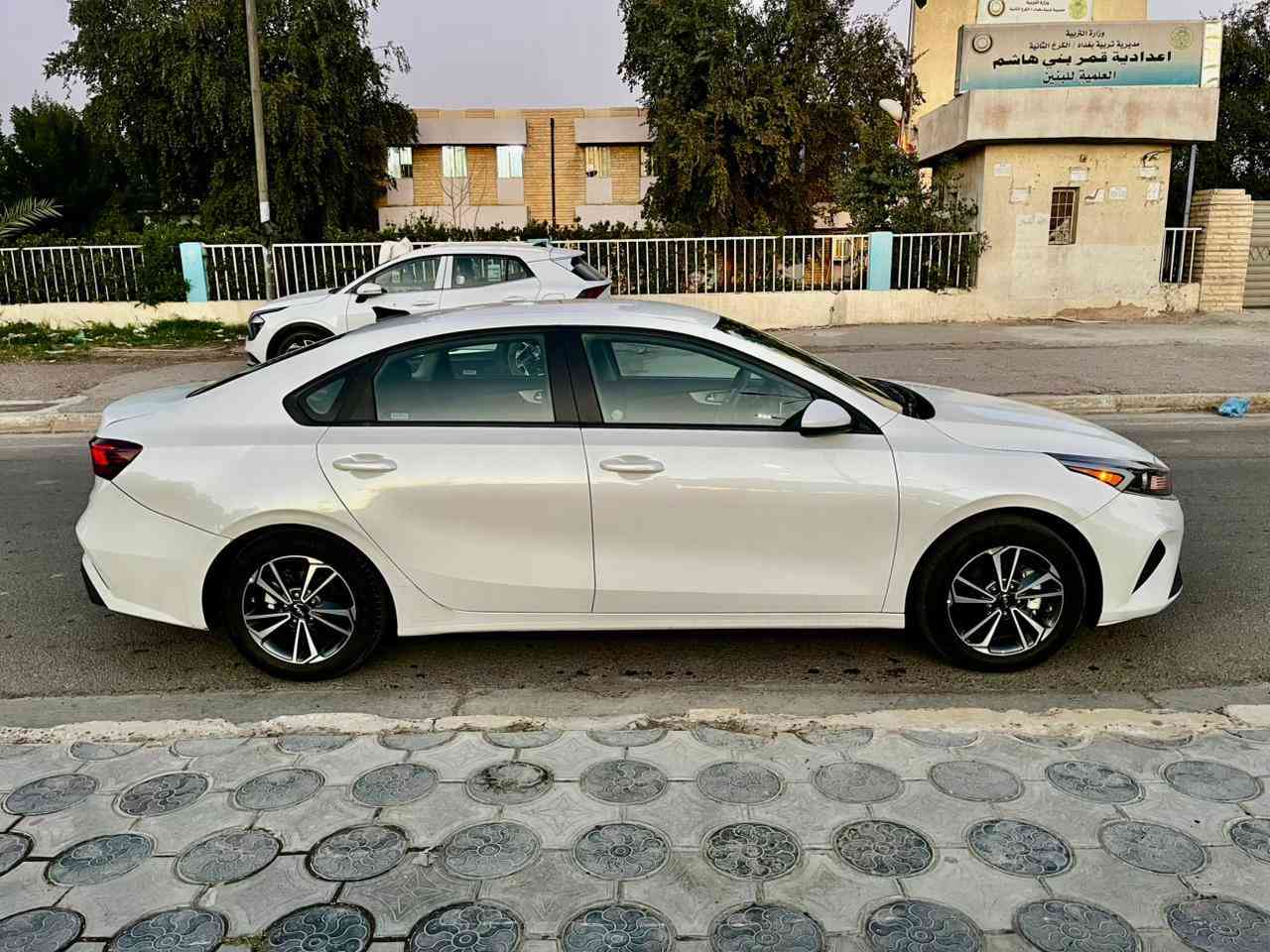 السلام عليكم ورحمه الله وبركاته
فورتي وارد امريكا موديل 24 
رقم بغداد باسمي ماشية 39
تبديل صندوق والحوض تصليح 
والبنيد تبديل بدون دواخل حتى الراديتر الاصلية والماء الأصلي 
السعر 158 وبيها مجال للشراي 
مكان بغداد 
***********
***********
