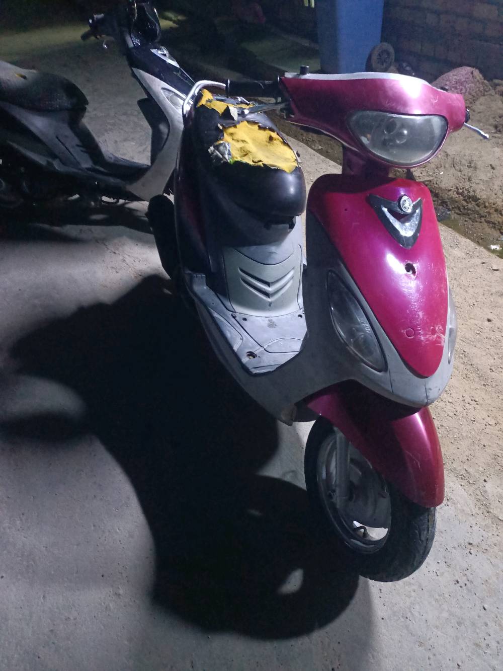 دراجه ماكس قسمه للبيع مقفوله دراجه نظيفه ومان تعبانه/ مكان مدينه الصدر بالداخل/ السعر 350/ بيع مجال شيء بسيط/***********