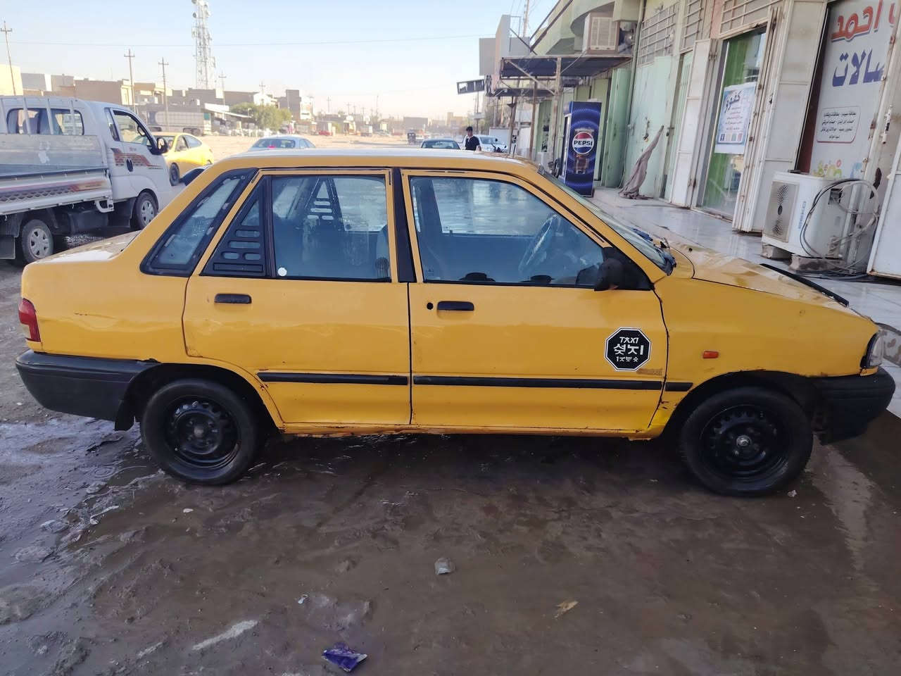 سلام عليكم
سايبة موديل 2011 بلاديه السيارة جاهزه تحويل مباشر 
السعر 20$. رقم الهاتف ***********
