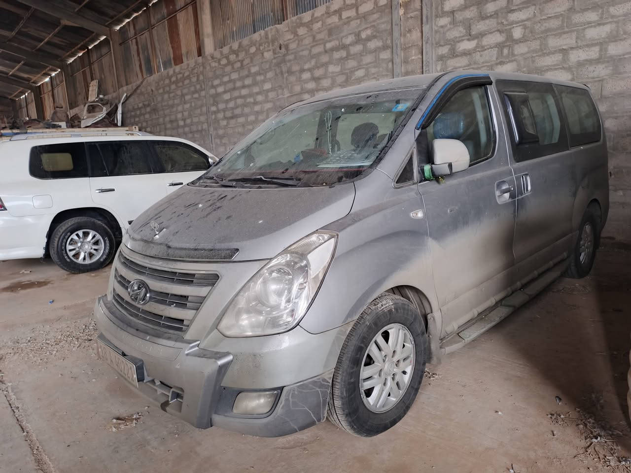 ستاركس موديل ١٥ أصل مكينه ١٢ بيه قطعتين بصيطات ولباقي كفاله سياره حلوه وبلخير عل ياخذه ما مشتغله شي قليل ستخدام شخصي
