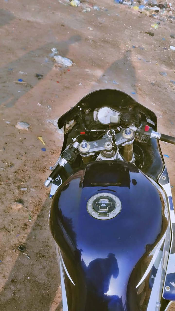 سلام عليكم رمضان كريم عليكم اخوانه  العزاز  جكسر750  مكينه شغل درجه اوله   نوزل دراجه حلوه ونشطه تبطنش اول ثاني  ثالث  دراجه قويه كلش كهربايت كامله بيه ملاحضه بل كفر. 
وترتبيت بشكل  دبلات رياضي صالنصه  ذيل كربون   
وياله نيكل   اوراق كامله سعره 1900وبيه مجال شي بصيط حك جيه بس مكاني النجف شارع المطار ***********
