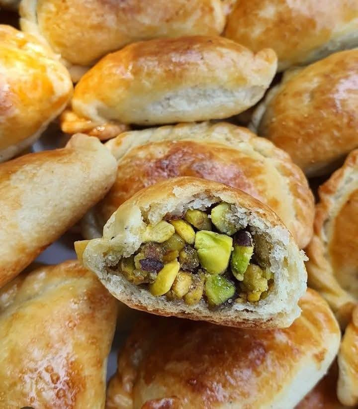 هلا بالعيد وهلا بطلباتكم الطيبة🌙✨
 العيد مايكمل بدون كليجة 😍
الحجز والاستفسار مراسلتنا على الخاص 
واتساب ***********📩
متوفر توصيل داخل سليمانية 🚗🚗
