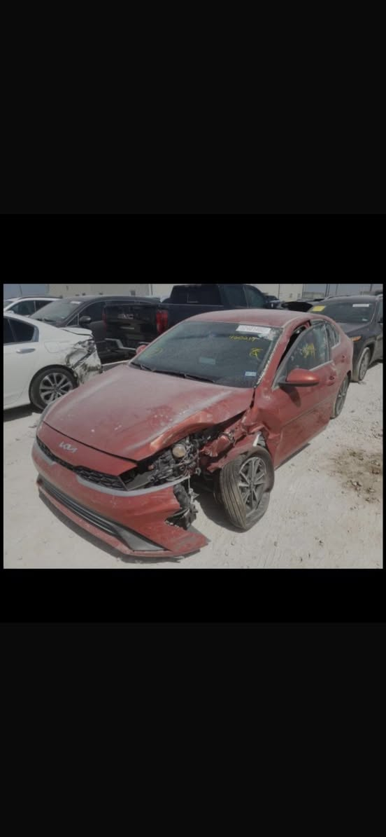 كيا فورتي مديل 2022 معوقين 
ماشيه 57
محرك 2000 دوش 
تخم تاير جديد 
سياره جاهزه ومناقصه اي شي 
حادث امريكا مرفق بالصور وهنا بالعراق بيها طخه بالباب الخلفي والهلال وشويه من الدوسه
مكانها بغداد ***********
سعر 130
