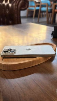 15 برو ماكس ذاكره 256  بطاريه 84  نظافه 99‎%‎  جهاز مستبدل ظهر اصلي فق...