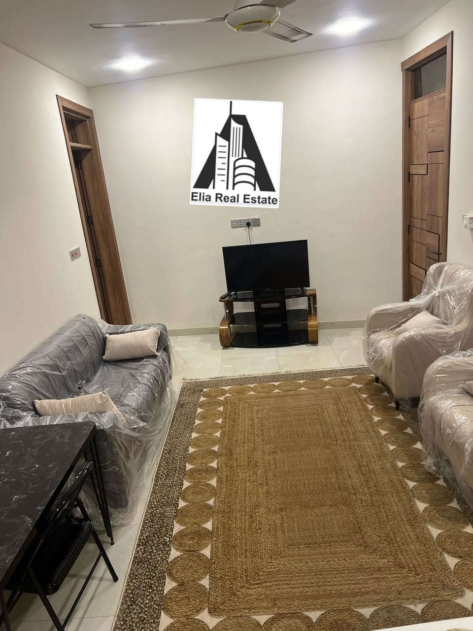 للأيجار في السيدية
مشتمل طابق ثاني جداً نظيف 
مؤثث بلكامل اثاث جديد ودرجه اولى 
يحتوي على 
استقبال ومطبخ وغرف نوم 
وصحيات وسطح 
الموقع : السيدية قرب شارع العلوه
الايجار : 850 الف شهرياً 
للاستفسار *********** حمزة 
مكتب ايليا للعقار
