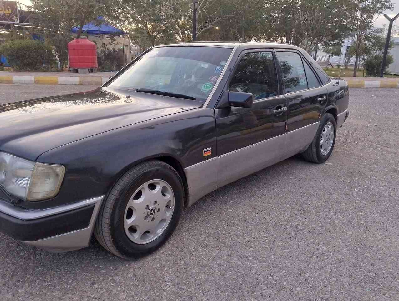 بسم اللله تبارك الرحمان 
اقره التفصيل وخادمك اني 
مارسدس دب موديل 92 اصل 
محرك 3000ديلكو قبق ابيض الي يعجبك شلعته صدر وعرفانه جدديد كهرباء كله شغال ايبس شغال فتحه صقف سنتر لوك كشنات وبطان كله بلاد تخم تايرات وياله حاويه لوك قوعد الدبل نضاف مصبوغه جماليه بدون ضرر تبريد شغال ويه سويج رقم اسلمانيه دولي سنويه جديد لحد 2028بشرط تحول اخون ساكن كفري سعر 63وبي مجال خادم ***********
