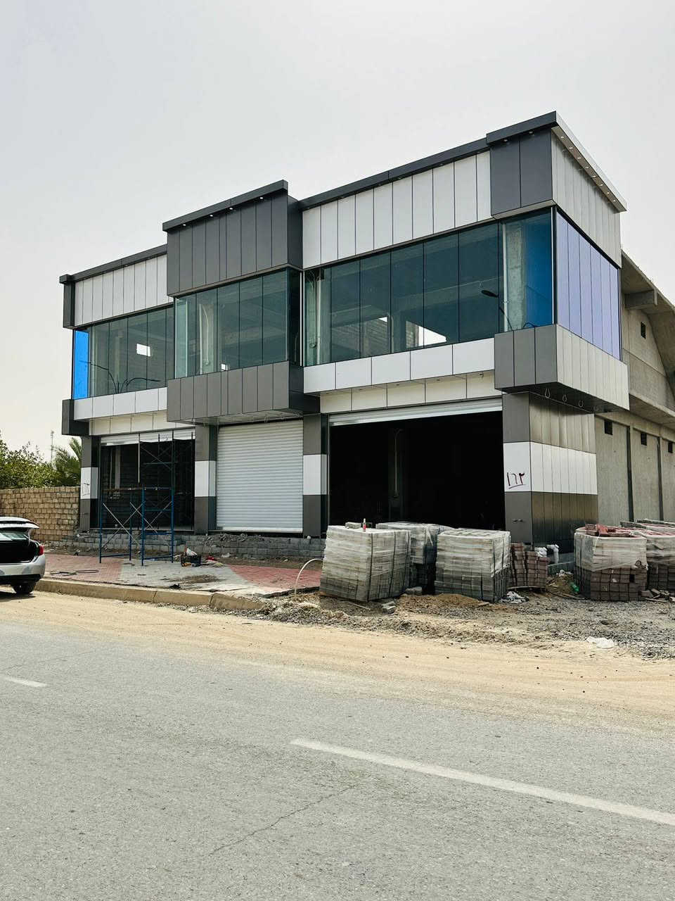 مستعدون لعمل كافه انواع الزجاج الحراري تركيب
الجامخانات والواجهات الزجاجيه نوع الزجاج( 10ملم حراري) ويوجد أيضاً كافه انواع الزجاج وكل الاوان يوجد ابواب وشبابيك المنيوم حسب الطلب ومحجرات الدرج 
للاستفسار الاتصال او المراسله ***********
