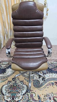 كرسي جديد • مرتب • مراسلة خاصة