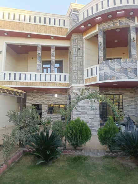 دار للبيع مساحة 300متر الواجهة 10 والنزال 30 يحتوي على 4غرف نوم مع استقبال صدر طير عرض الشارع 15 الطابق الارضي كامل الطابق الثاني قيد الانشاء نقص سقف مع ارضيه السعر المطلوب 165مليون مع المجال للاستفسار ***********/***********
