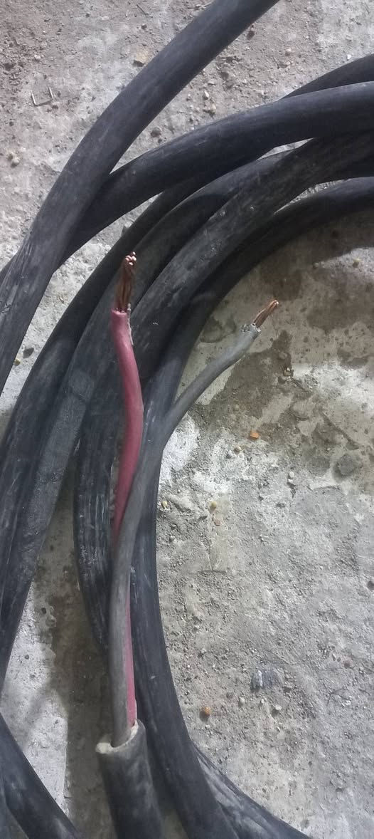 كيبل اصلي مستعمل للبيع 2 قياس 7ونص سعرمتر7مدينه الصدر ***********
