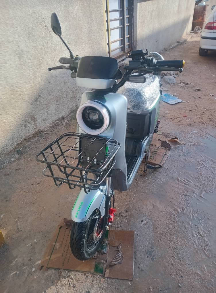 دراجة ار 9 
2026 دراجة مكفولة مابيها حادث ولا بيها تبديل كلشي مابيها 
على البلاد السعر 600 وبيها مجال 
الشراي يخابرني المو شراي لا يخابر

 ***********
