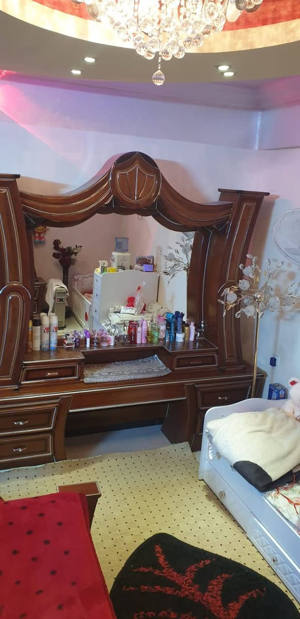 السلام عليكم غرفة نوم للبيع نضيفه جدآبدون اي ضرر بيهه نجاره عراقيه كامله العنوان كربلاء حي الحسين ***********
***********
