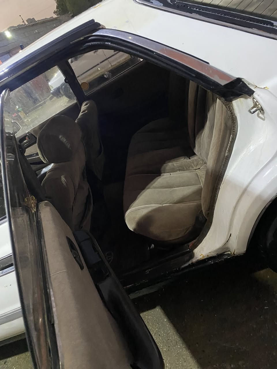 ‏سلام عليكم مارك موديل 91 سيارة جاهزة من كل شيء الحدادة جديدة امامي وخلفي توني شاها قير كلش حلوات كل شيء ما بهم سيارة كل شي شغال بها كهربائيات تبريد تخم تاير وحدود جديدة من كل شيء جاهز السيارة مقفولة عن القص فقط نقل جثة السنوية 26 بصره السيارة ما بها أي نقص بها مكنات خات فقط عنوان البصرة الزبير السعر 25 ***********￼￼￼￼￼￼￼￼￼￼￼
