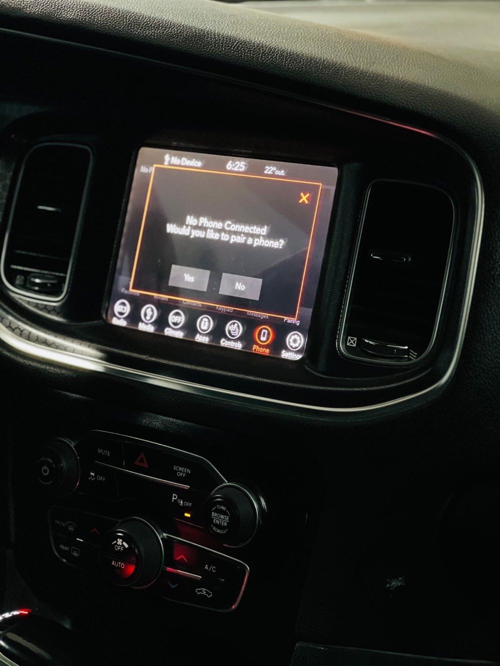 Dodge charger موديل ٢٠١٨ 
رقم بغداد باسمي حادثها ثلاث قطع اماميه 
مكينه ٣٦٠٠ 
مكينه كير مكفولات 
ماشيه ١٦١ ميل  استخدام شخصي
مواصفات sxt المعروفه 
مكان السيارة نجف 