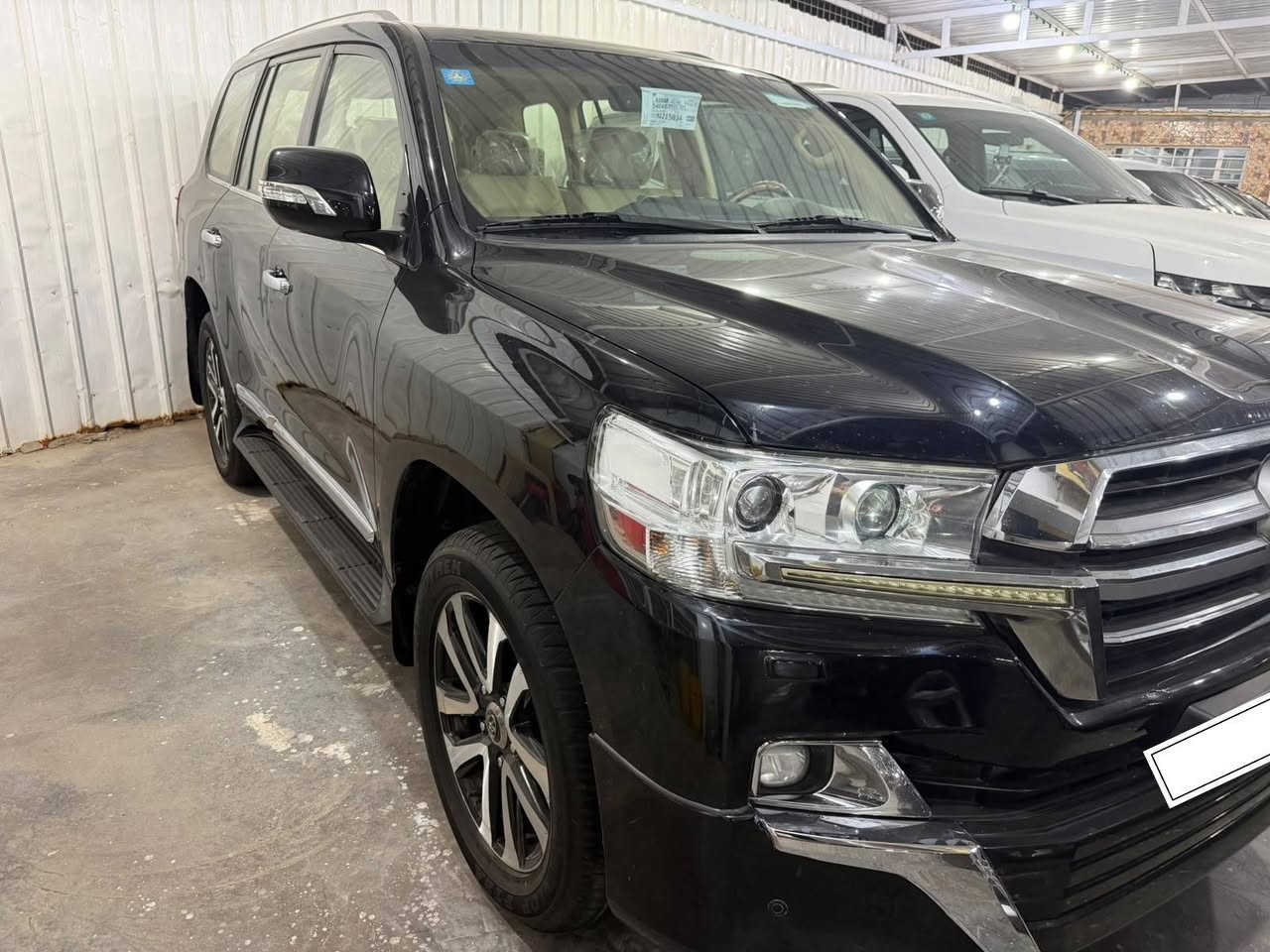سلام عليكم Toyota Land Cruiser
ساز فول مواصفات موديل 16
السياره ماشيه 93الف
سعرها 42 الف وبيها مجال
السياره بدون صبغ حته الدعاميات مكفوله 
للاستفسار *********** ابو ستار

