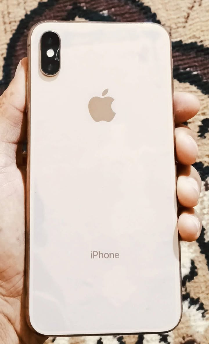 من رخصت الادمن ايفون اكس ماكس 
ذاكرته 256
بطاريه 83ممبدله
شاشه 3ختيارات ممبدله
فيس ايدي شغال بصمه وجه شغاله
كامرات شغالات
نت صوت سماعه شغال
جهاز وضع شركه بعده 
ممبدل بي اي قطعه 
سعر جهاز 320وبي مجال قليل.
تواصل واتساب
***********
