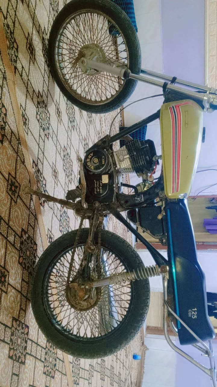 سلام عليكم دراجه البيع كلك كلك دراجه مكينه نامه قديم توني مبدل والفات وتايرات جديد كشن جديد تانكي دراجه تخبل مكان ناصريه السعر 300 وبيها مجال قليل


**إذا كنت صاحب هذا الإعلان وتريد حذفه لأي سبب، رجاءا أرسل رسالة إلى الدعم الفني**