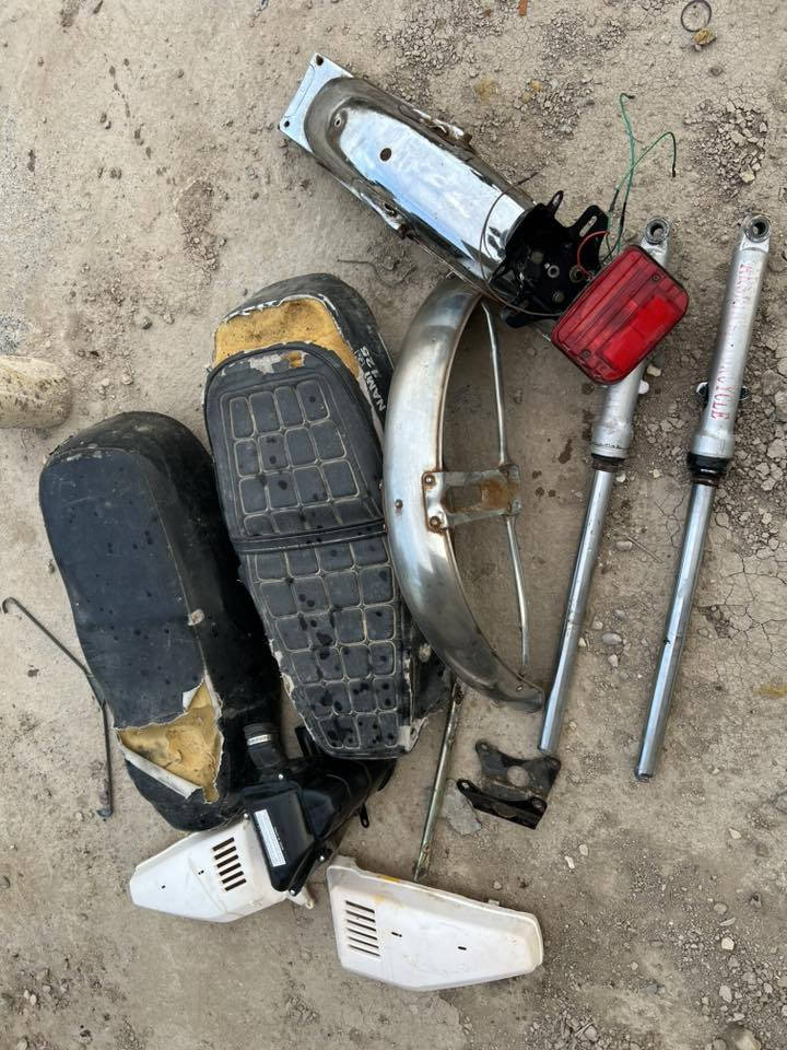 سلام عليكم شباب غراض للبيع قيم واخذ البگ لايت يشتغل كلشي مابي على الفحص والويل الوره نامه الاصلي 
وشوته جديده قيم واخذ مكاني رميثه
***********
